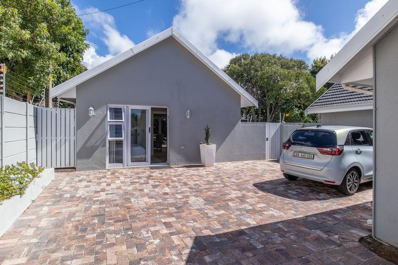 To Let 1 Bedroom Property for Rent in Meadowridge Western Cape